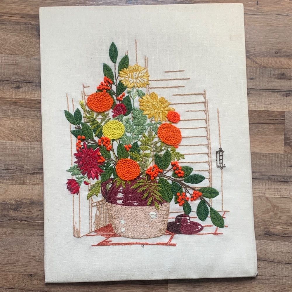 Vintage Crewel Floral 18x24 - Picture 2 of 10